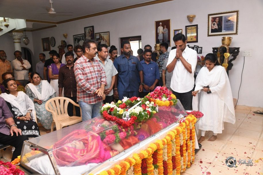 Celebrities-Pay-Homage-to-Vijaya-Nirmala-Garu